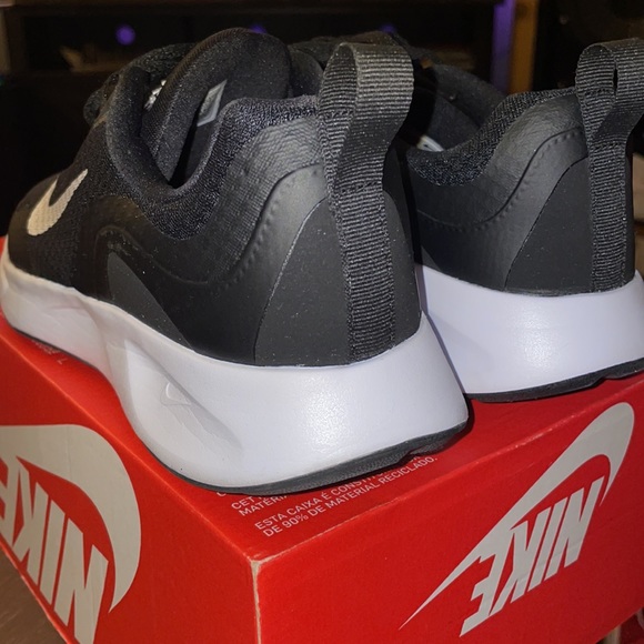 Nike shoes - Picture 4 of 8